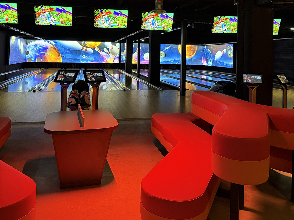 Notre bowling à Cormeilles vous offre une expérience fun en couple, entre amis ou en famille
