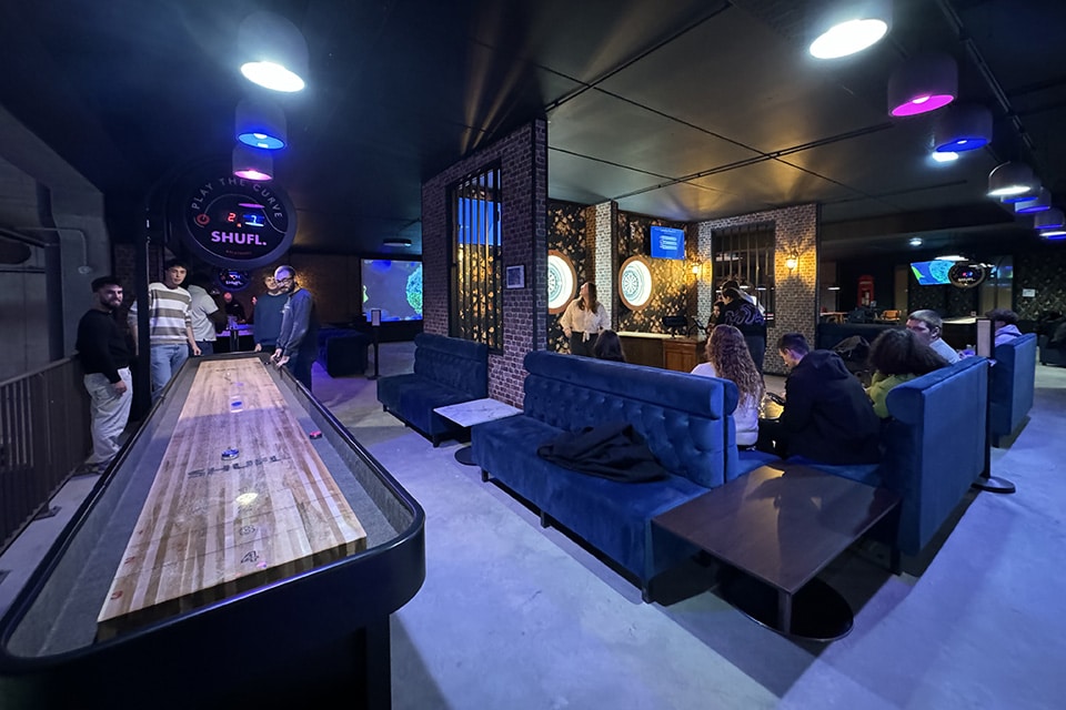 Jeux de bar : billards, shuffleboards ou fléchettes interactives